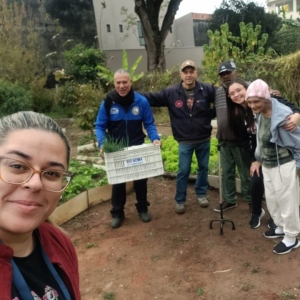 Visita e colheita na Horta comunitária